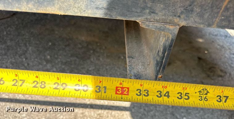 image for item DH9948 Flatbed pickup truck bed