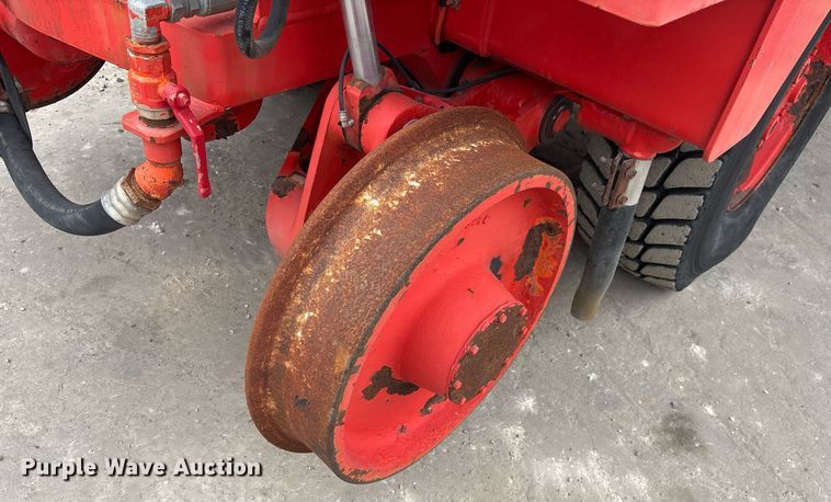 image for item DM1894 2006 Shuttlewagon SWX415B railcar mover