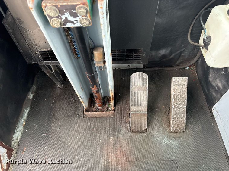 image for item DM1894 2006 Shuttlewagon SWX415B railcar mover