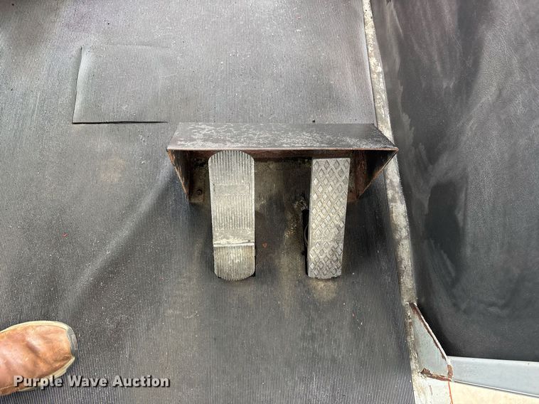 image for item DM1894 2006 Shuttlewagon SWX415B railcar mover