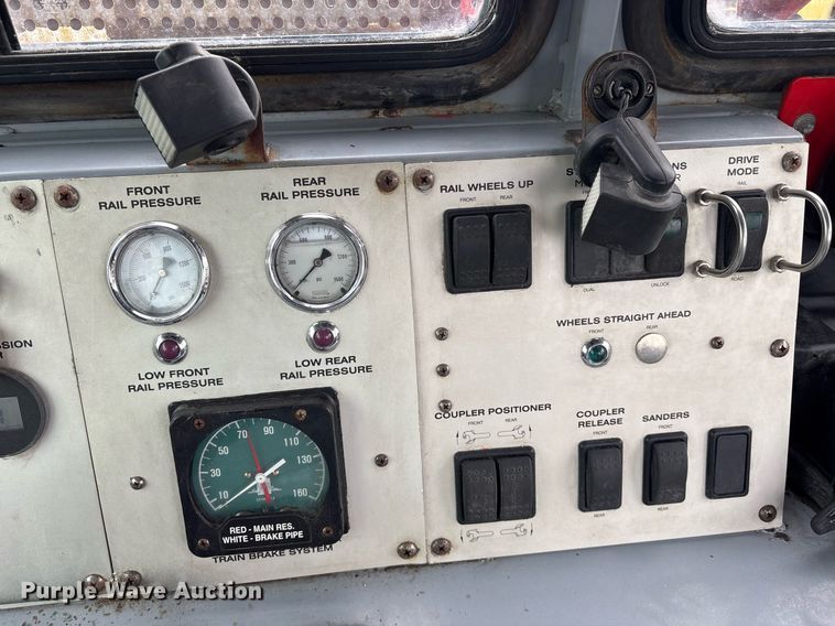 image for item DM1894 2006 Shuttlewagon SWX415B railcar mover