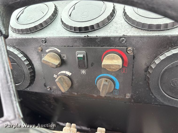 image for item DM1894 2006 Shuttlewagon SWX415B railcar mover