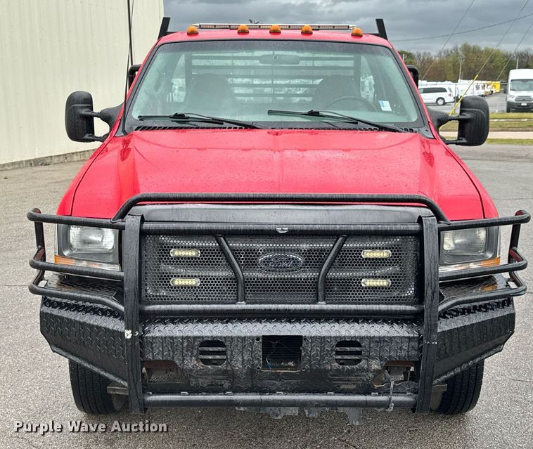 image for item DO0749 2002 Ford F350 Super Duty flatbed pickup truck