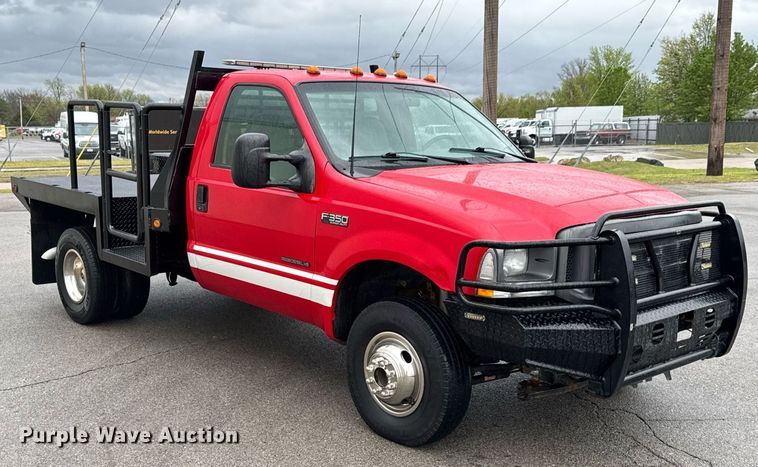 image for item DO0749 2002 Ford F350 Super Duty flatbed pickup truck