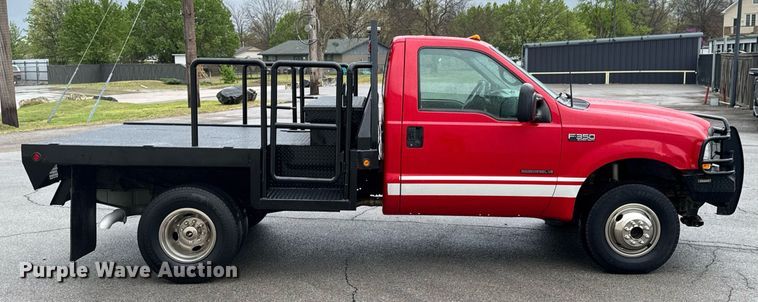 image for item DO0749 2002 Ford F350 Super Duty flatbed pickup truck