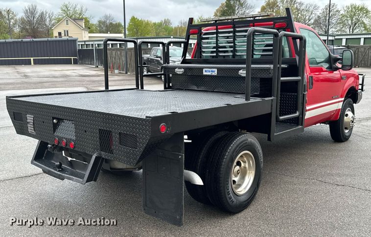 image for item DO0749 2002 Ford F350 Super Duty flatbed pickup truck