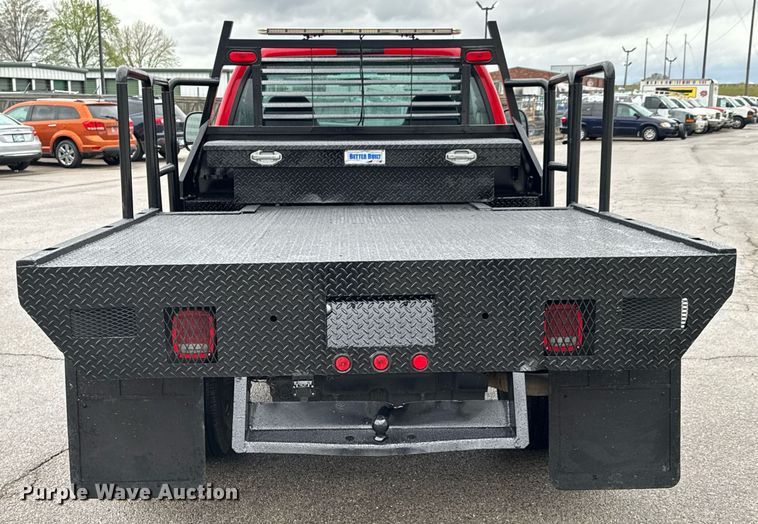 image for item DO0749 2002 Ford F350 Super Duty flatbed pickup truck