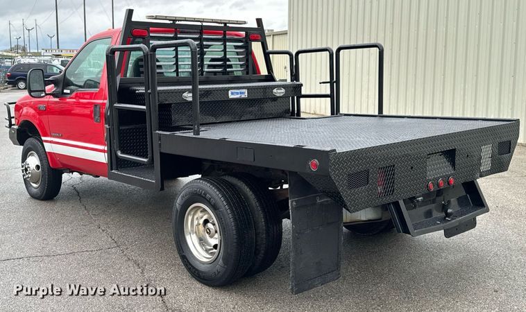 image for item DO0749 2002 Ford F350 Super Duty flatbed pickup truck