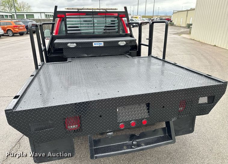 image for item DO0749 2002 Ford F350 Super Duty flatbed pickup truck