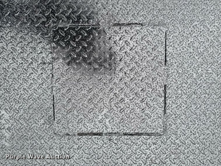 image for item DO0749 2002 Ford F350 Super Duty flatbed pickup truck