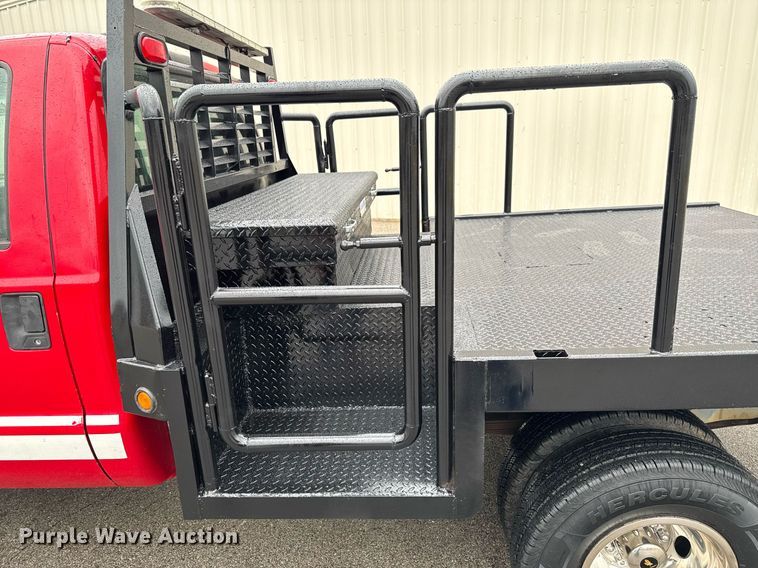 image for item DO0749 2002 Ford F350 Super Duty flatbed pickup truck