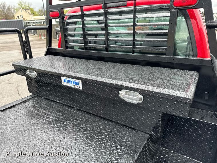 image for item DO0749 2002 Ford F350 Super Duty flatbed pickup truck