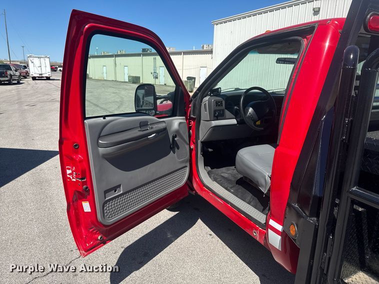 image for item DO0749 2002 Ford F350 Super Duty flatbed pickup truck