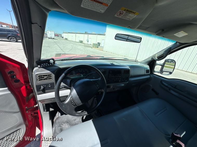 image for item DO0749 2002 Ford F350 Super Duty flatbed pickup truck