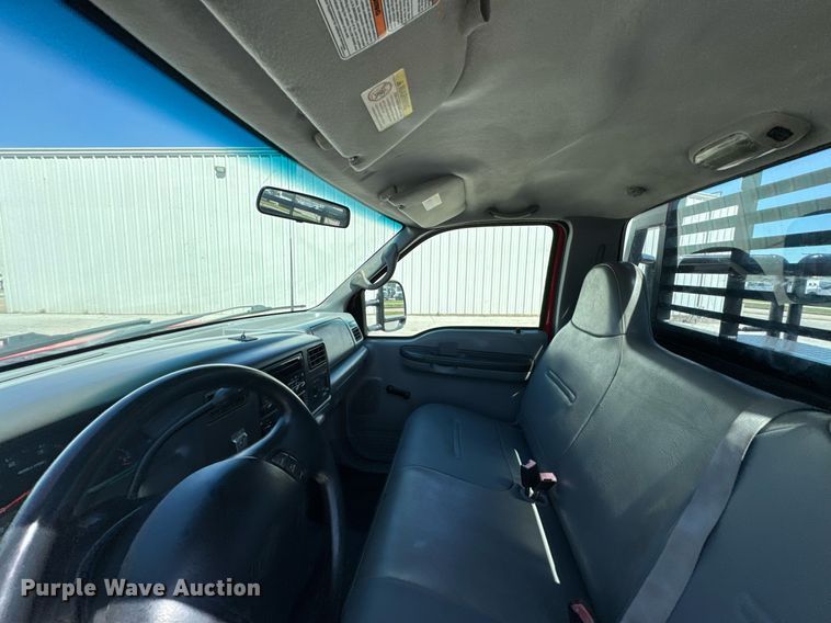 image for item DO0749 2002 Ford F350 Super Duty flatbed pickup truck