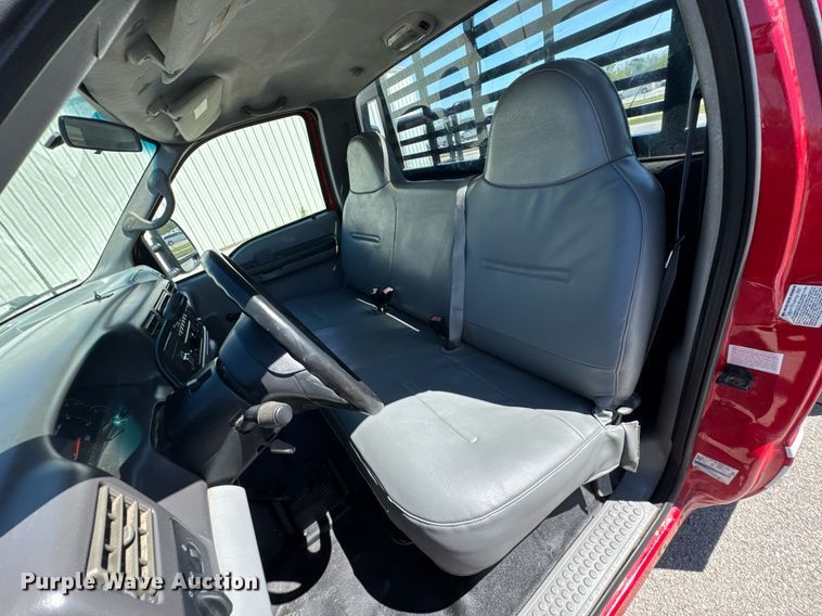 image for item DO0749 2002 Ford F350 Super Duty flatbed pickup truck