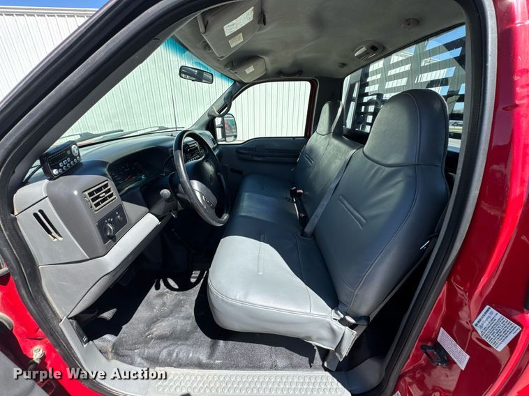 image for item DO0749 2002 Ford F350 Super Duty flatbed pickup truck