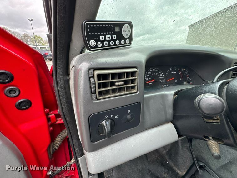 image for item DO0749 2002 Ford F350 Super Duty flatbed pickup truck