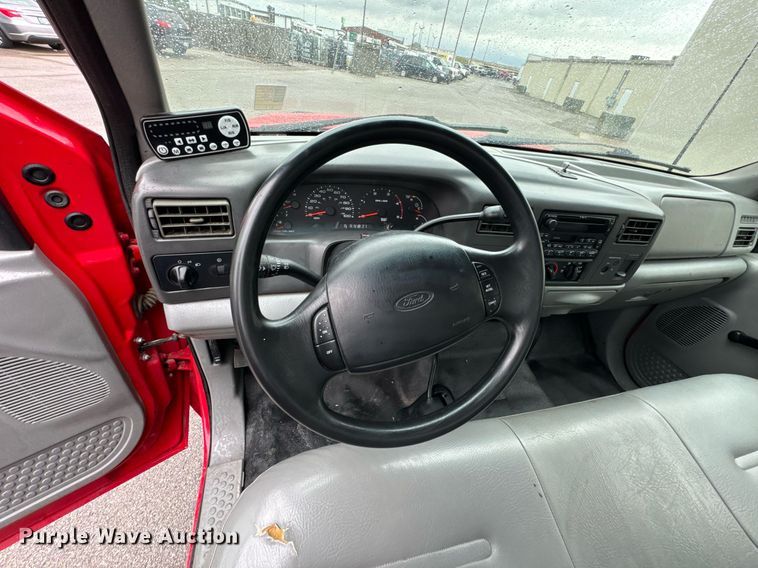 image for item DO0749 2002 Ford F350 Super Duty flatbed pickup truck