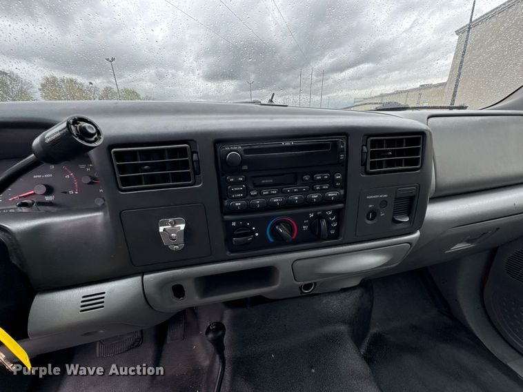 image for item DO0749 2002 Ford F350 Super Duty flatbed pickup truck