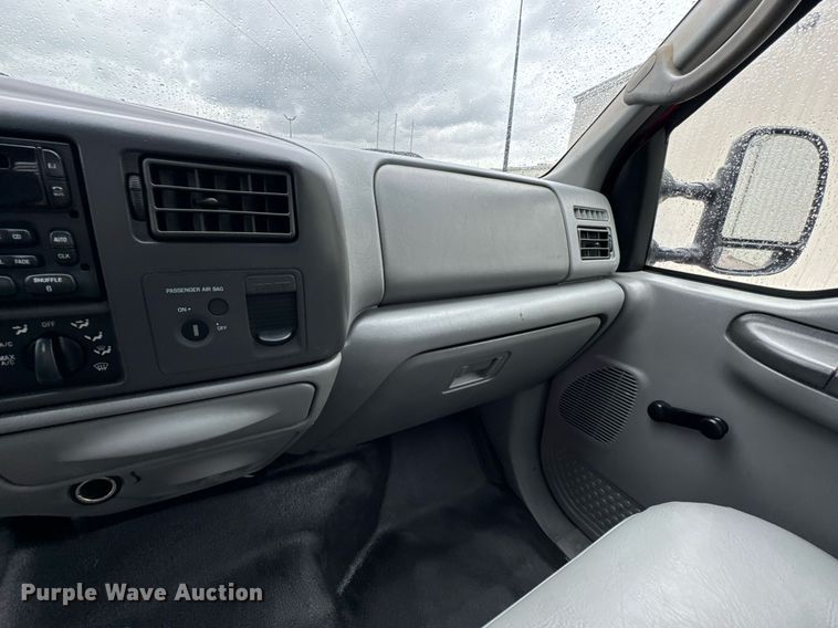 image for item DO0749 2002 Ford F350 Super Duty flatbed pickup truck