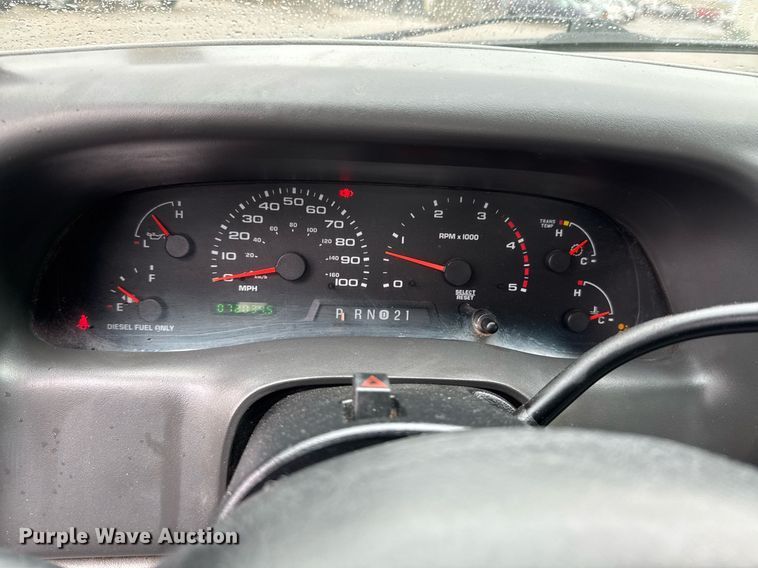 image for item DO0749 2002 Ford F350 Super Duty flatbed pickup truck