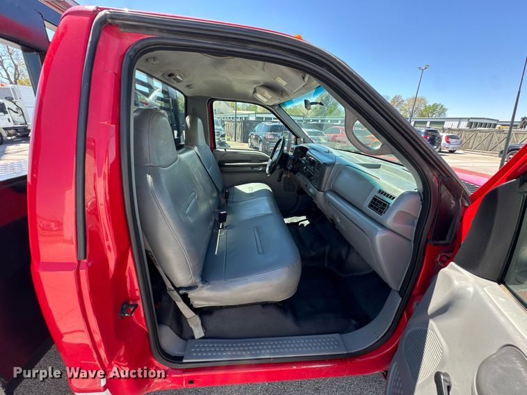 image for item DO0749 2002 Ford F350 Super Duty flatbed pickup truck