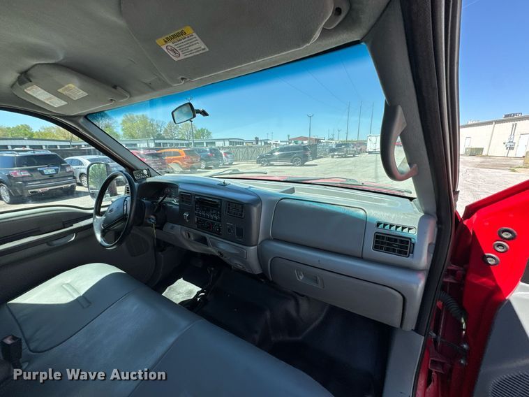 image for item DO0749 2002 Ford F350 Super Duty flatbed pickup truck