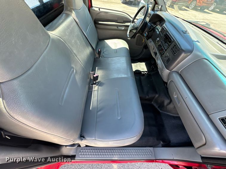 image for item DO0749 2002 Ford F350 Super Duty flatbed pickup truck