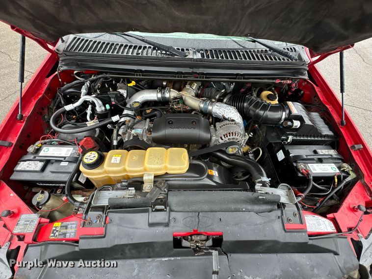 image for item DO0749 2002 Ford F350 Super Duty flatbed pickup truck