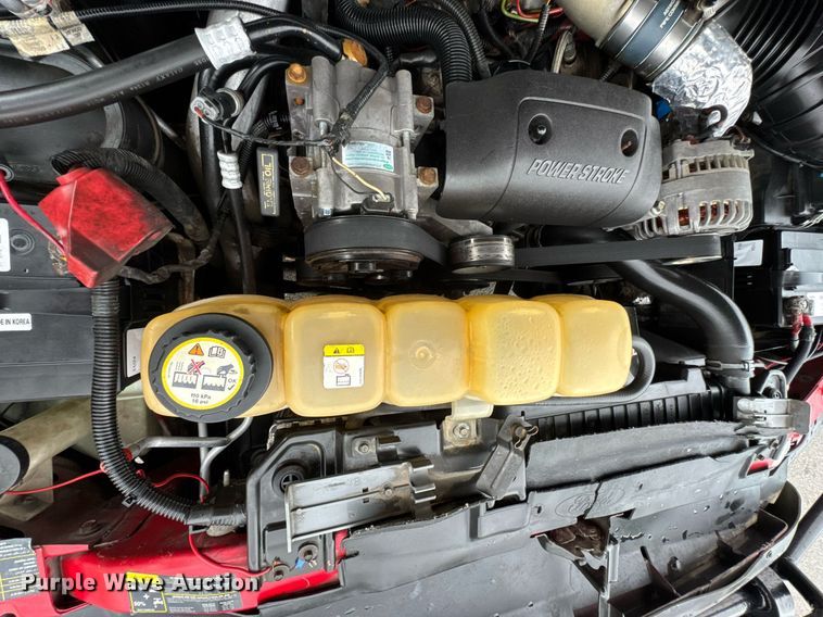 image for item DO0749 2002 Ford F350 Super Duty flatbed pickup truck