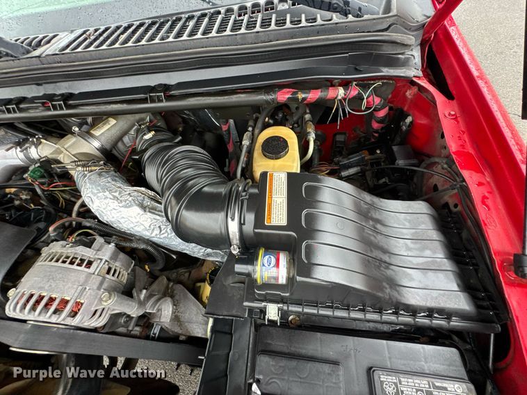 image for item DO0749 2002 Ford F350 Super Duty flatbed pickup truck