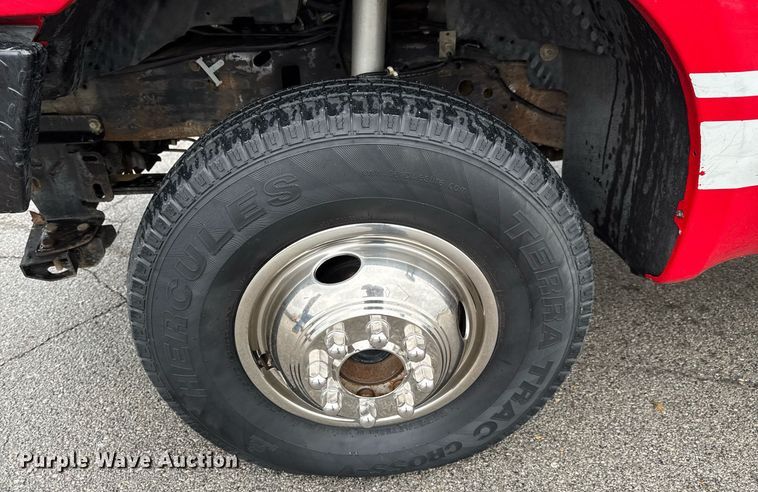 image for item DO0749 2002 Ford F350 Super Duty flatbed pickup truck