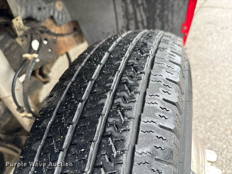 image for item DO0749 2002 Ford F350 Super Duty flatbed pickup truck