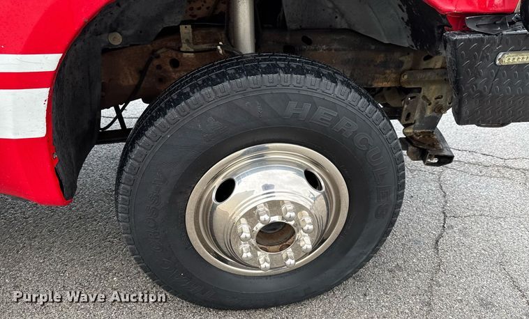 image for item DO0749 2002 Ford F350 Super Duty flatbed pickup truck