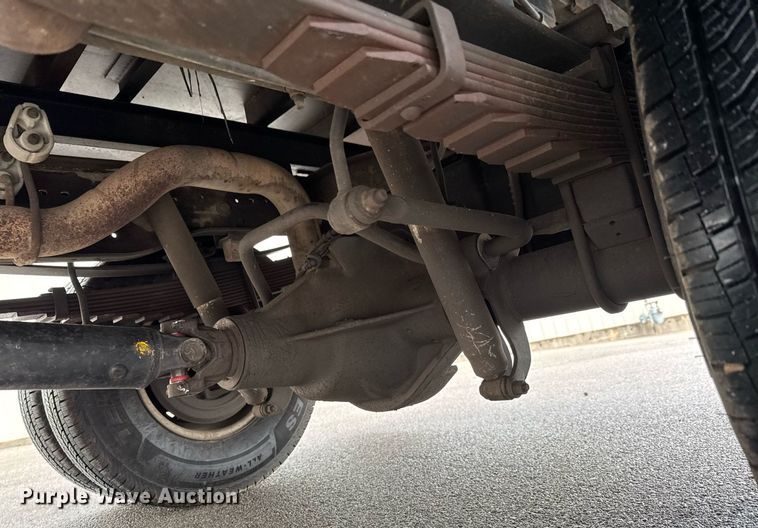 image for item DO0749 2002 Ford F350 Super Duty flatbed pickup truck