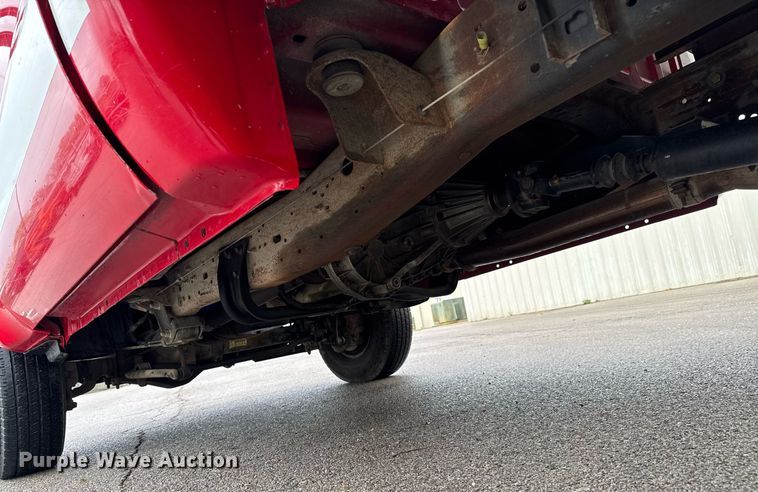 image for item DO0749 2002 Ford F350 Super Duty flatbed pickup truck