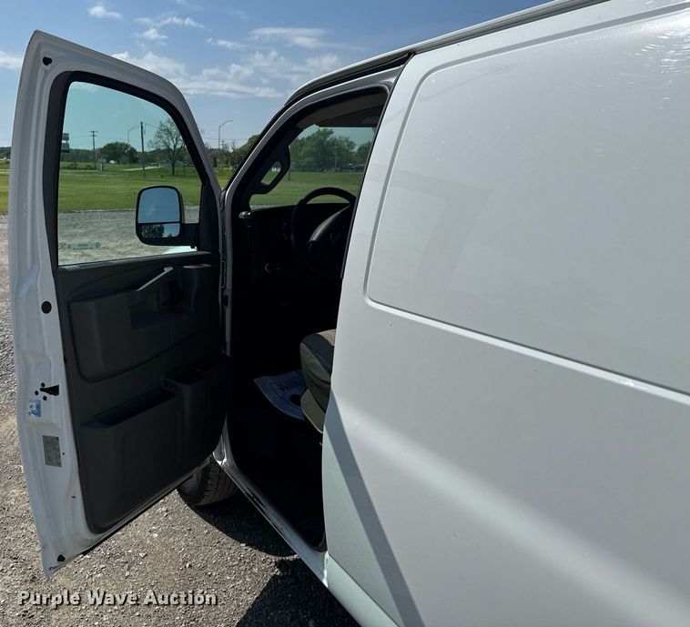 image for item DO0956 2016 Chevrolet Express G2500 van