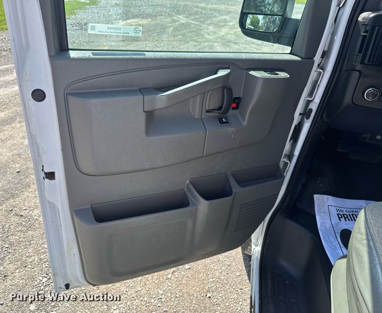 image for item DO0956 2016 Chevrolet Express G2500 van
