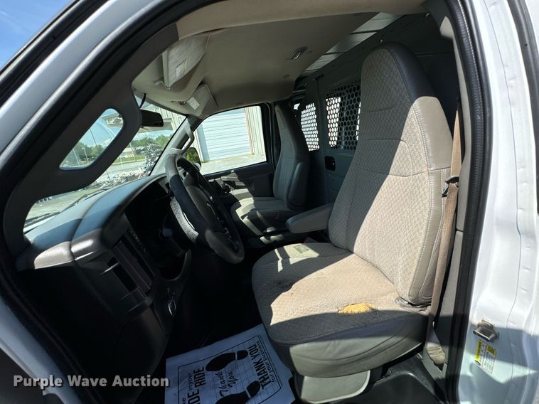 image for item DO0956 2016 Chevrolet Express G2500 van