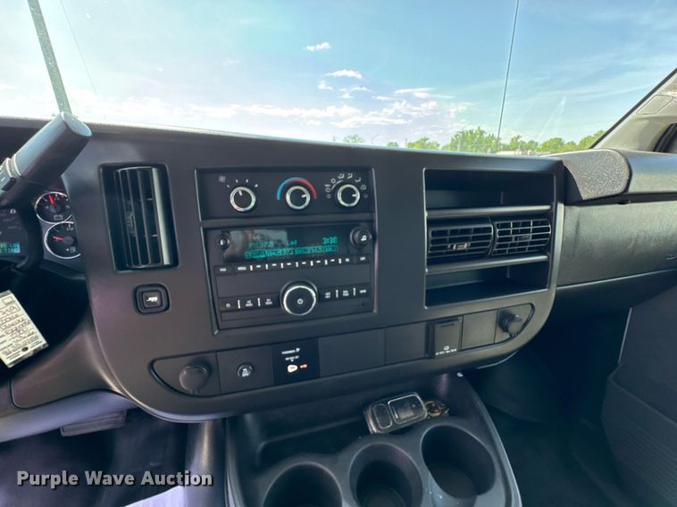 image for item DO0956 2016 Chevrolet Express G2500 van