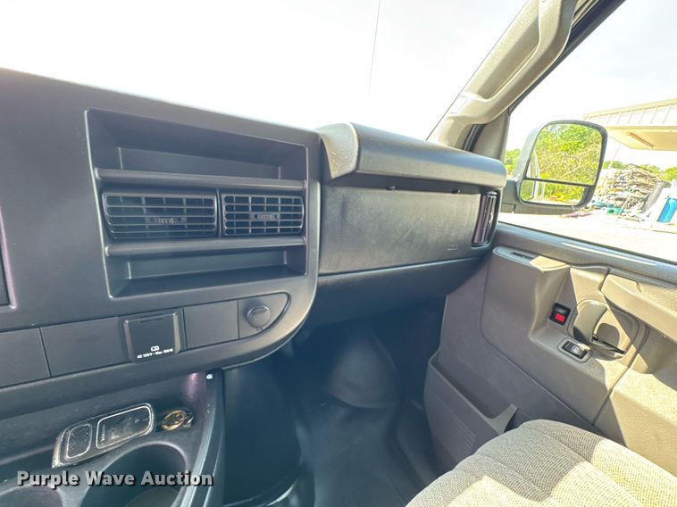 image for item DO0956 2016 Chevrolet Express G2500 van