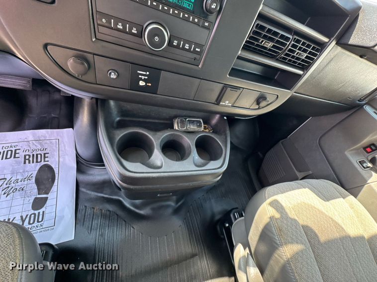 image for item DO0956 2016 Chevrolet Express G2500 van