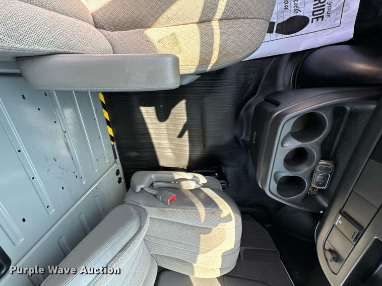 image for item DO0956 2016 Chevrolet Express G2500 van