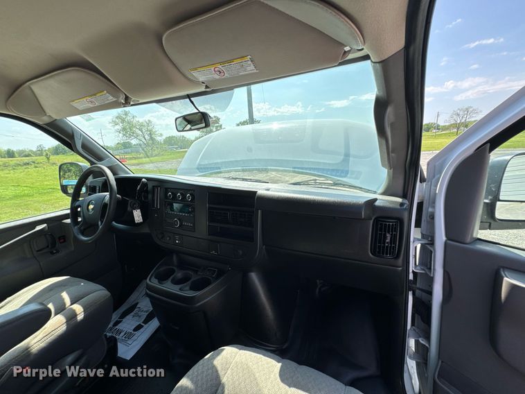 image for item DO0956 2016 Chevrolet Express G2500 van
