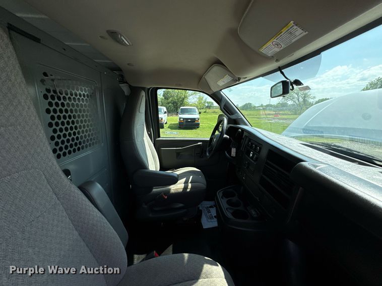 image for item DO0956 2016 Chevrolet Express G2500 van