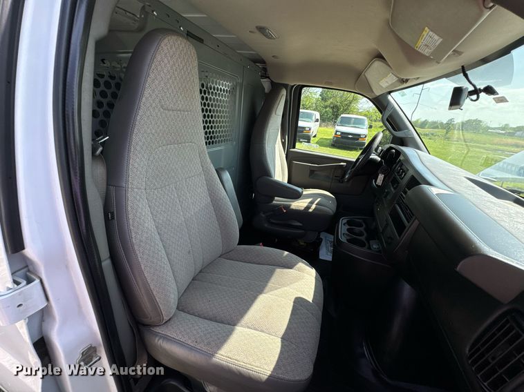 image for item DO0956 2016 Chevrolet Express G2500 van