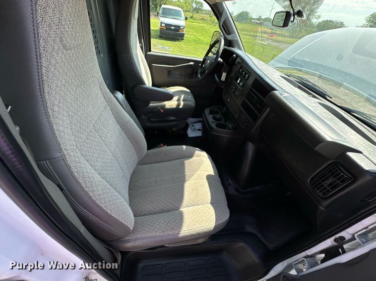 image for item DO0956 2016 Chevrolet Express G2500 van