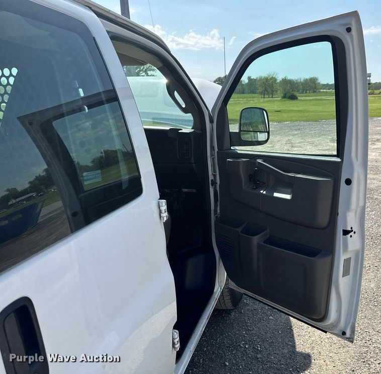 image for item DO0956 2016 Chevrolet Express G2500 van