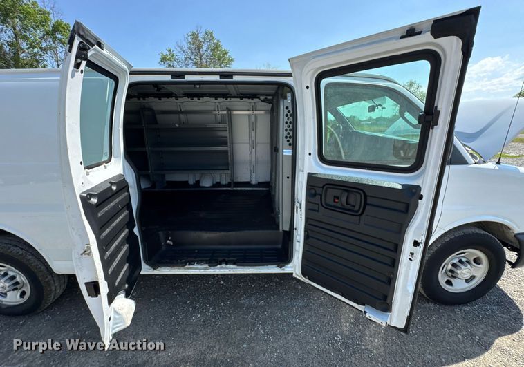 image for item DO0956 2016 Chevrolet Express G2500 van